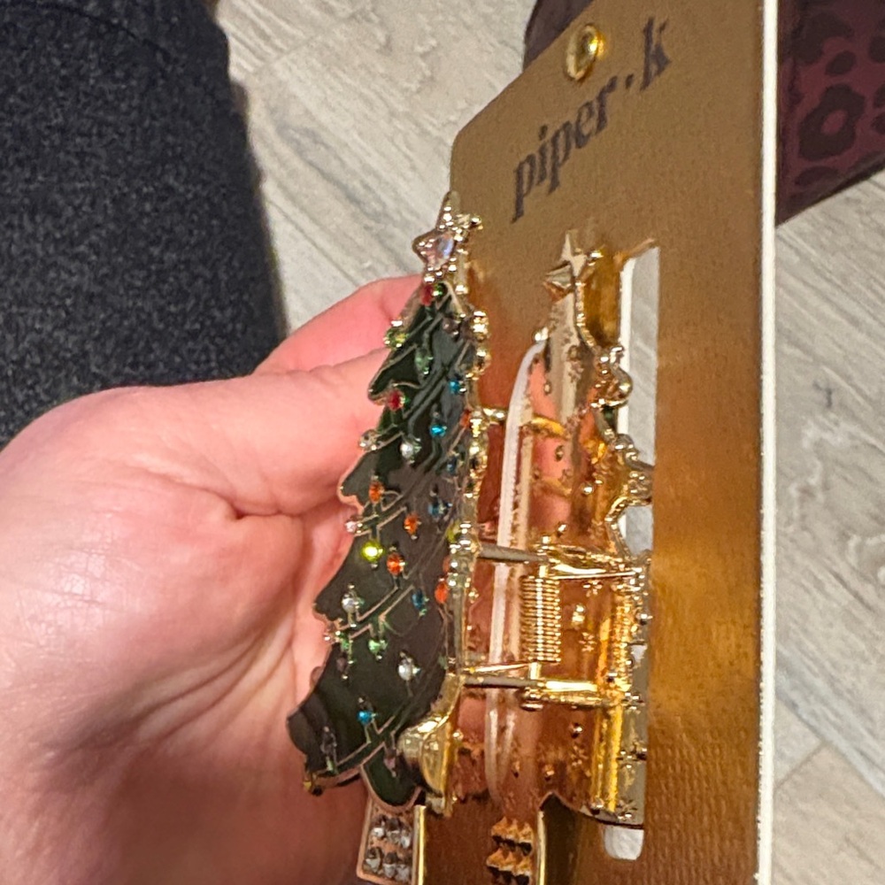 X SOLD X TikTok Viral Piper K Christmas Tree Holiday Hair clip accessory - NWT - Picture 3 of 4